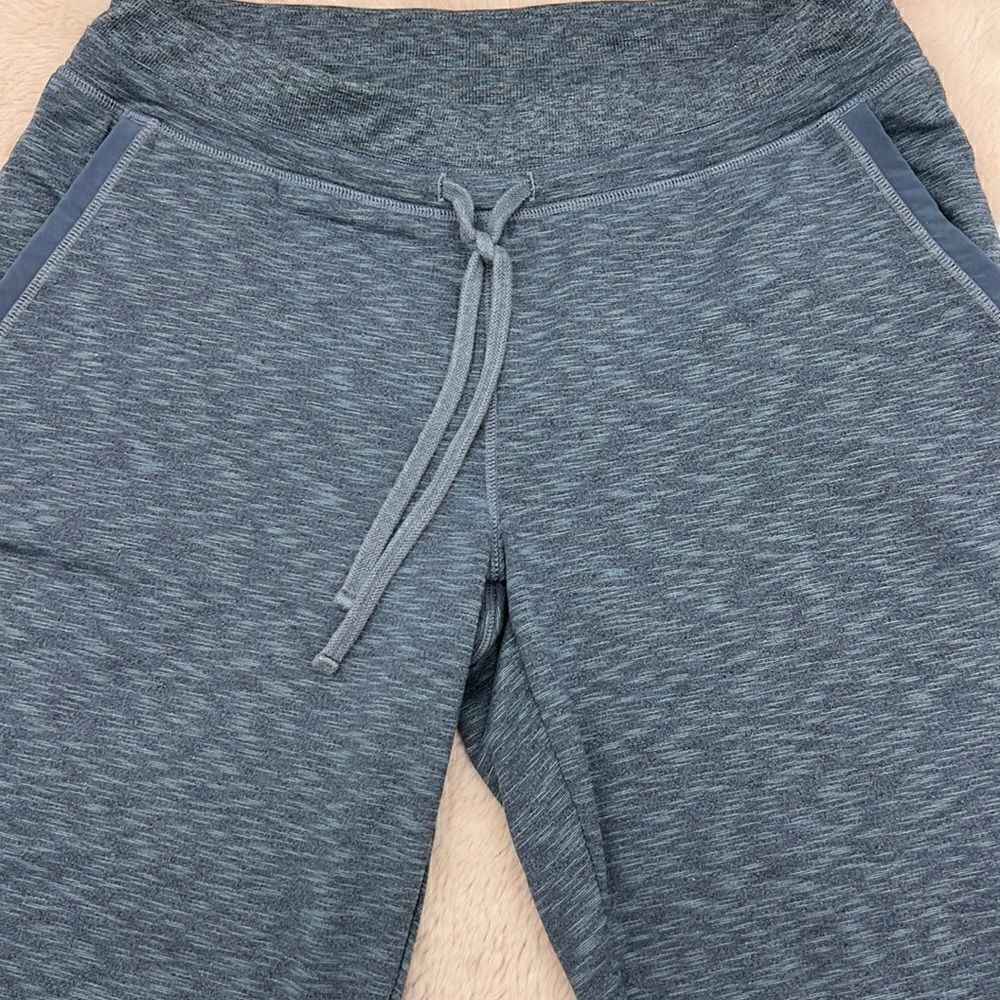 Athleta gray drawstring sweat capris size medium